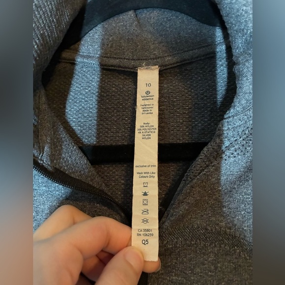 Lululemon Run: Swiftly Tech 1/2 Zip in Heathered Black Size 10 - Picture 8 of 8